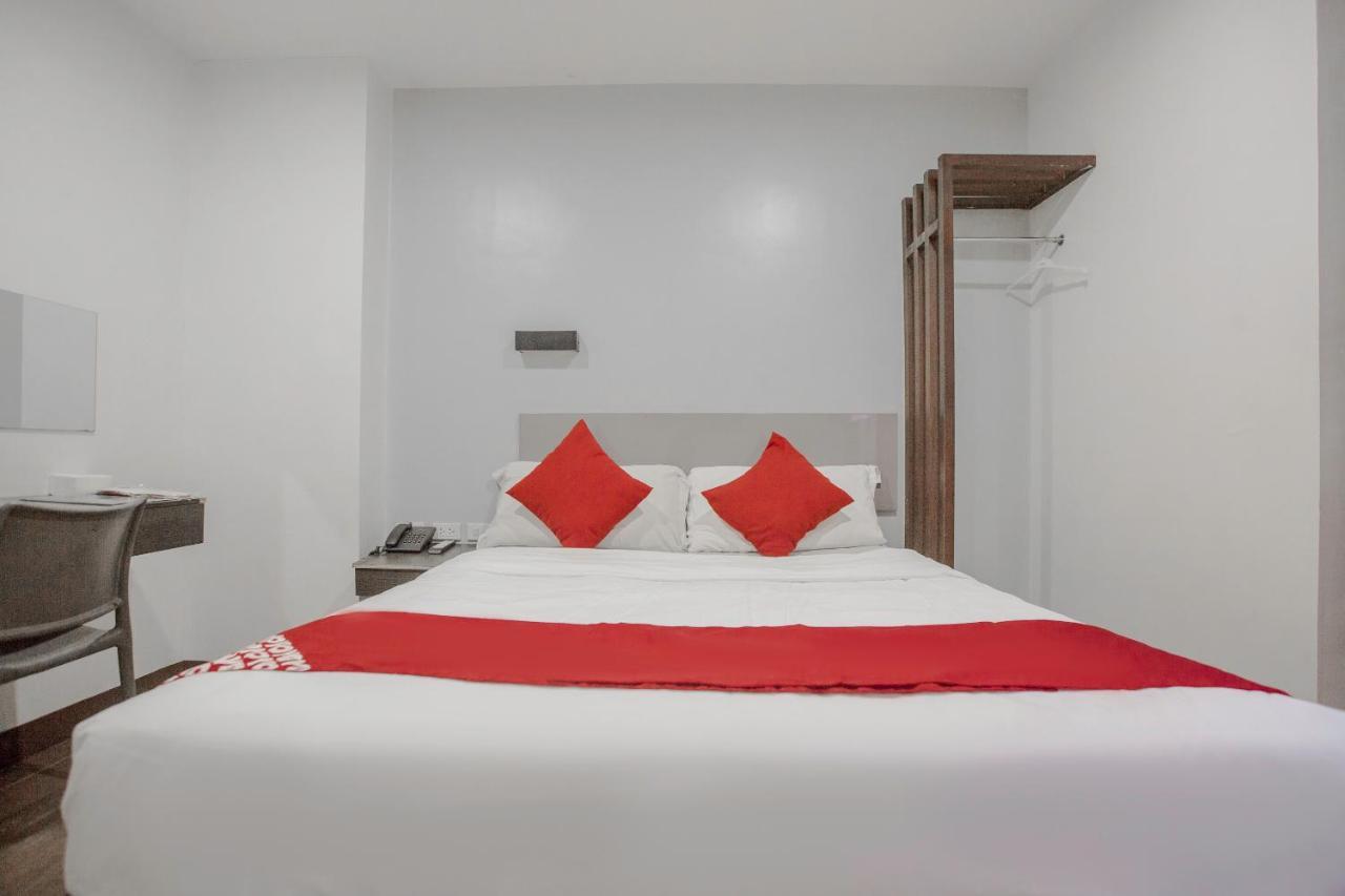 Oyo 637 Fox Hotel Quezon City Buitenkant foto