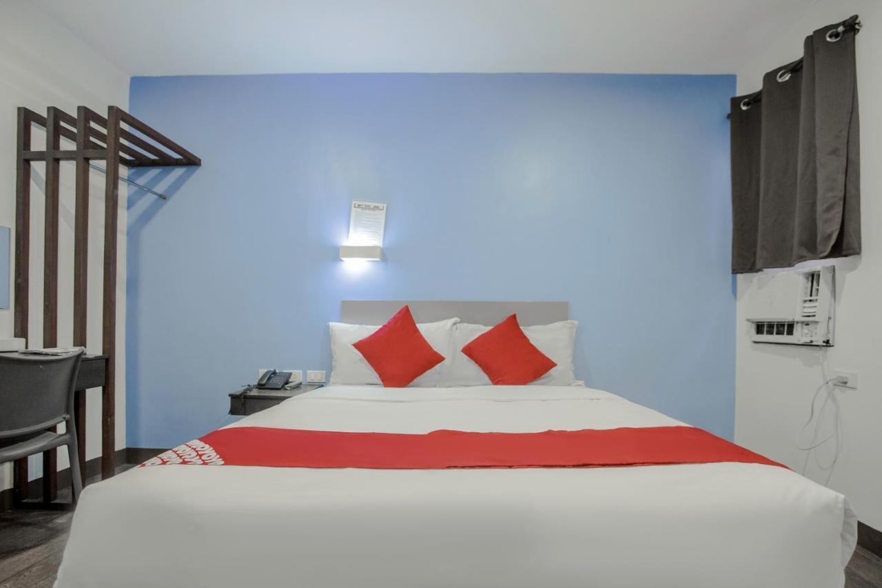 Oyo 637 Fox Hotel Quezon City Buitenkant foto
