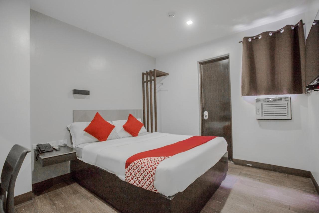 Oyo 637 Fox Hotel Quezon City Buitenkant foto