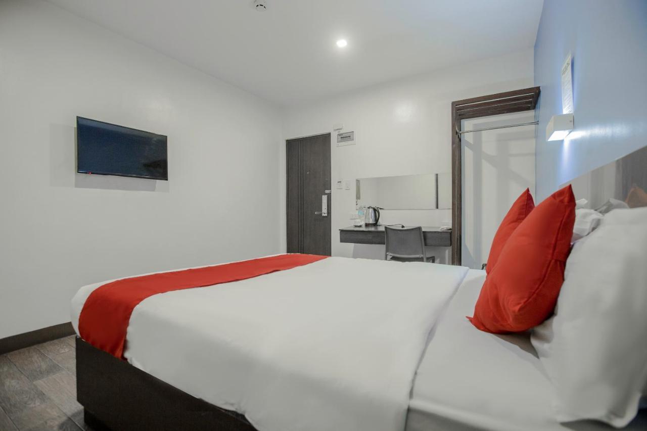 Oyo 637 Fox Hotel Quezon City Buitenkant foto