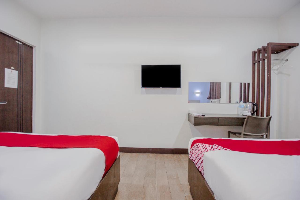 Oyo 637 Fox Hotel Quezon City Buitenkant foto