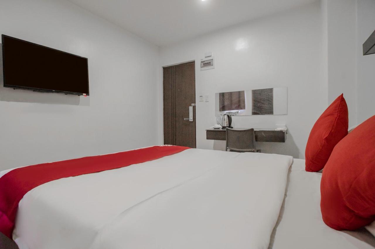 Oyo 637 Fox Hotel Quezon City Buitenkant foto