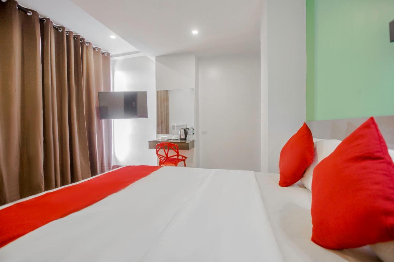 Oyo 637 Fox Hotel Quezon City Buitenkant foto