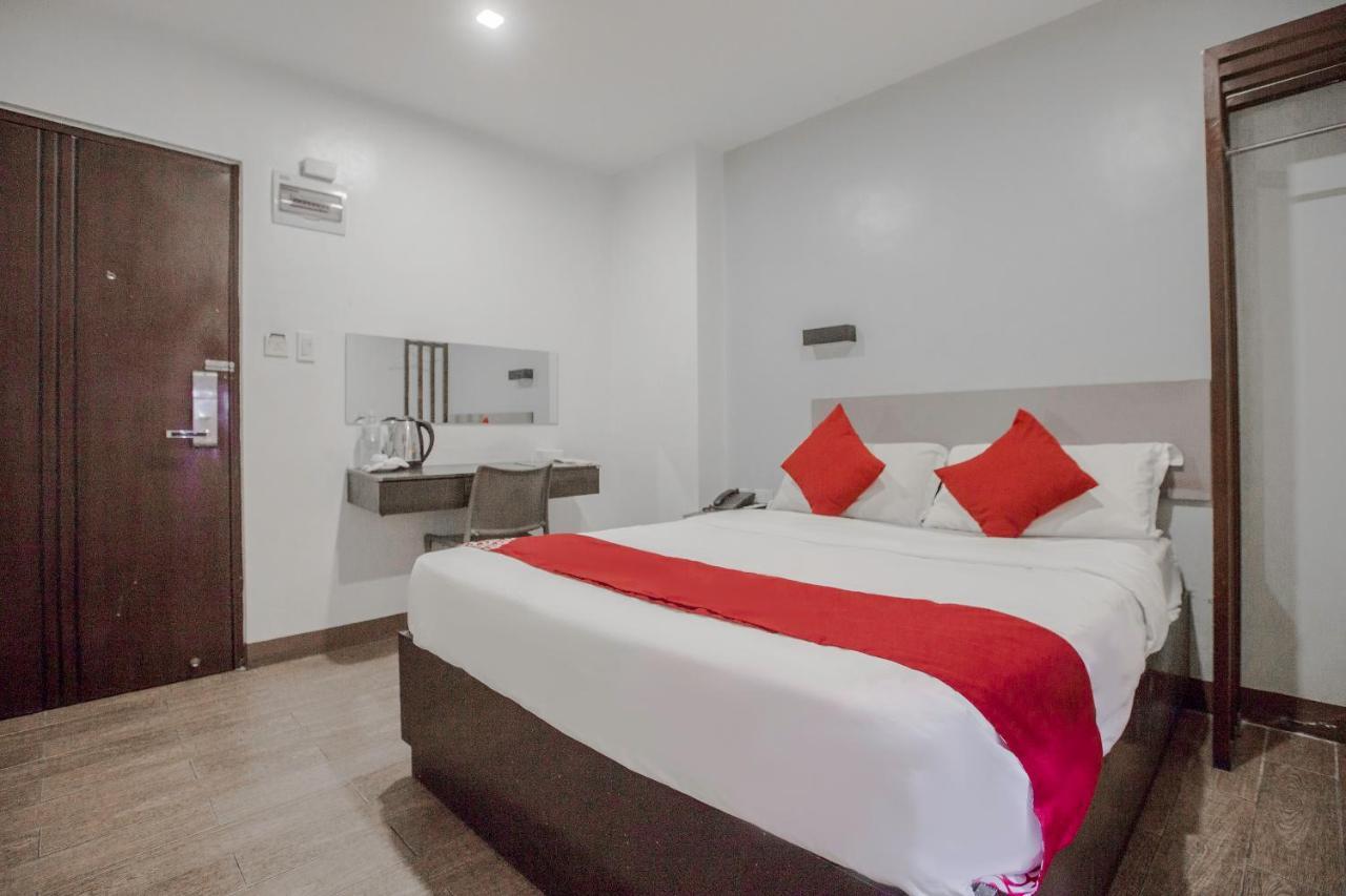 Oyo 637 Fox Hotel Quezon City Buitenkant foto