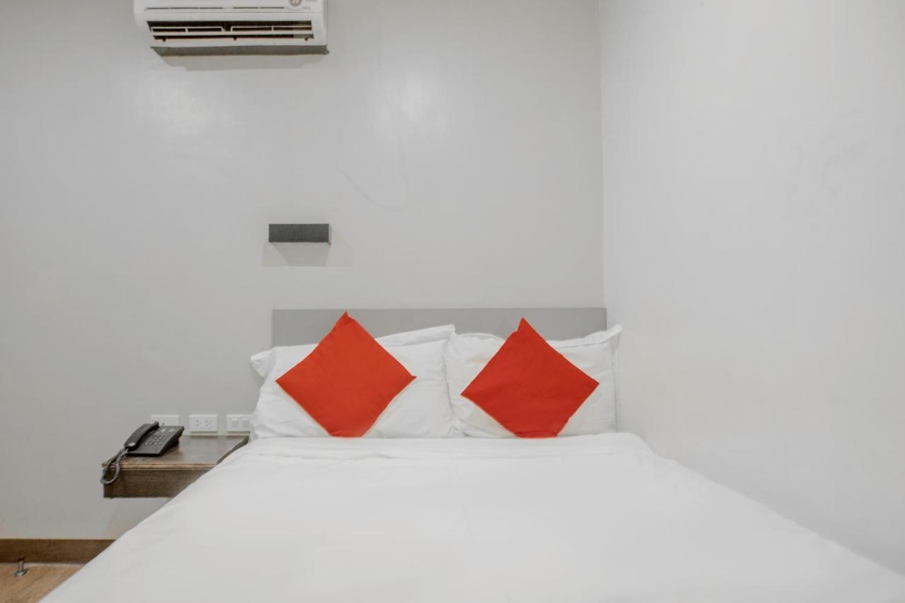 Oyo 637 Fox Hotel Quezon City Buitenkant foto