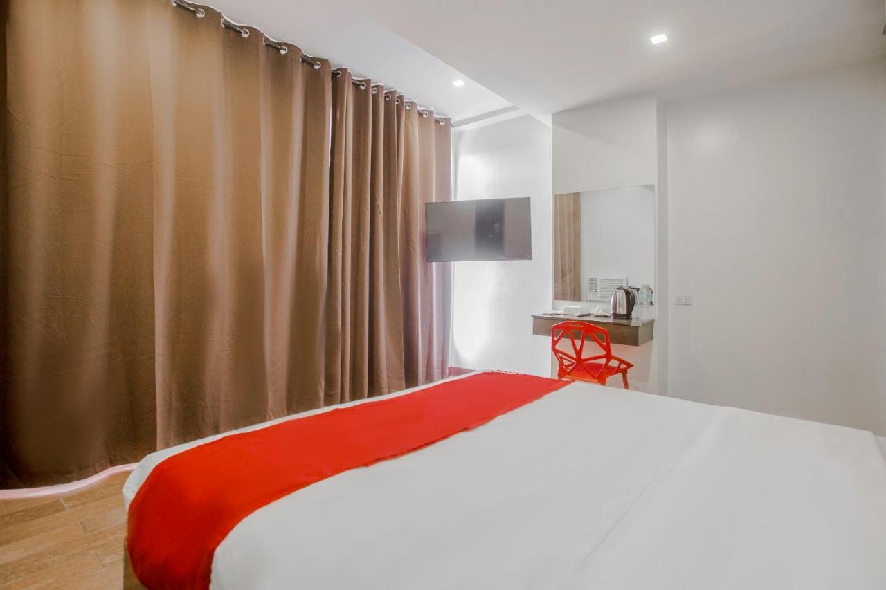 Oyo 637 Fox Hotel Quezon City Buitenkant foto