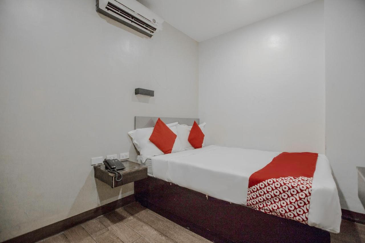 Oyo 637 Fox Hotel Quezon City Buitenkant foto