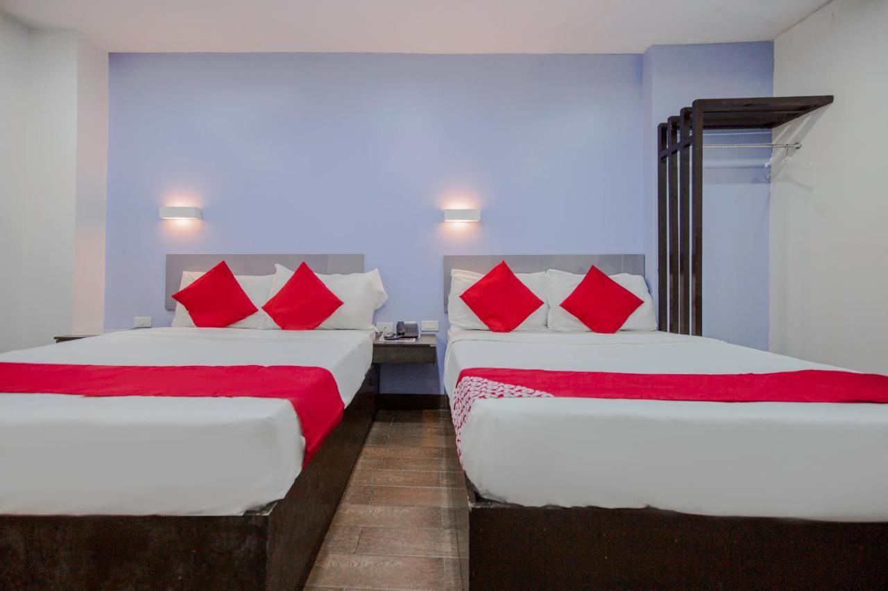 Oyo 637 Fox Hotel Quezon City Buitenkant foto
