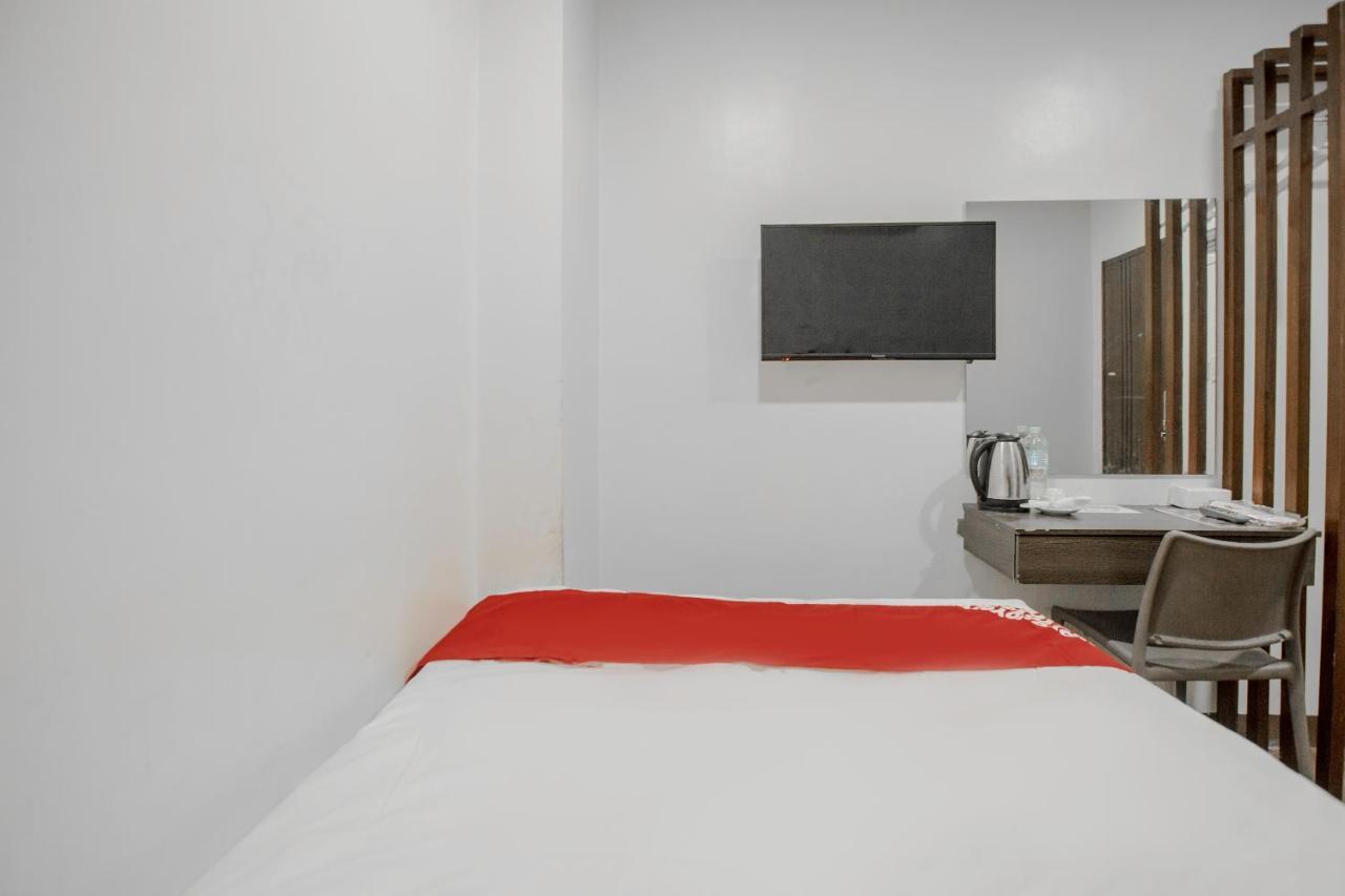 Oyo 637 Fox Hotel Quezon City Buitenkant foto