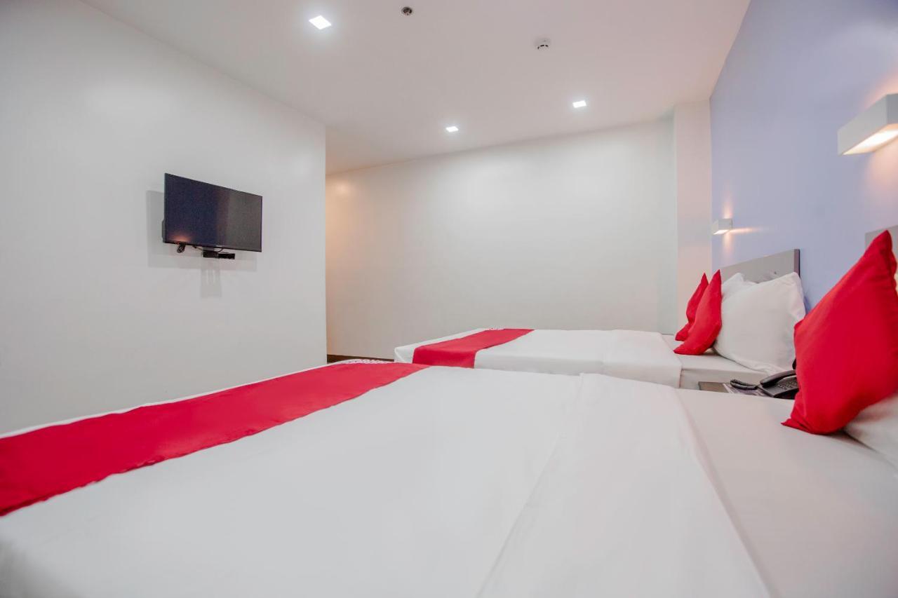 Oyo 637 Fox Hotel Quezon City Buitenkant foto