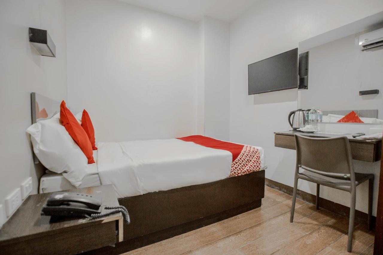 Oyo 637 Fox Hotel Quezon City Buitenkant foto