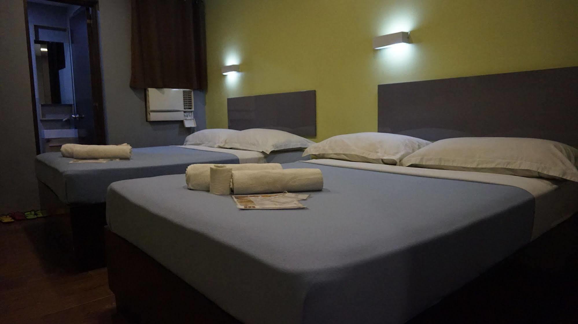 Oyo 637 Fox Hotel Quezon City Buitenkant foto