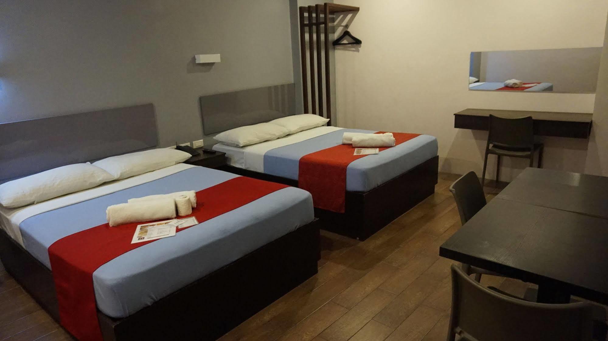 Oyo 637 Fox Hotel Quezon City Buitenkant foto