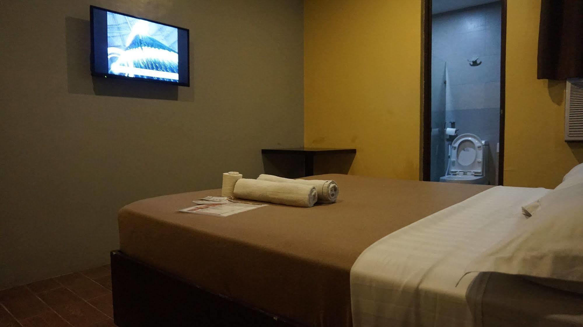 Oyo 637 Fox Hotel Quezon City Buitenkant foto
