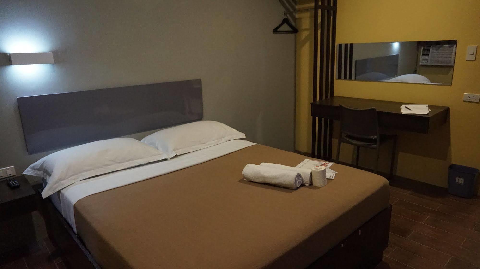 Oyo 637 Fox Hotel Quezon City Buitenkant foto
