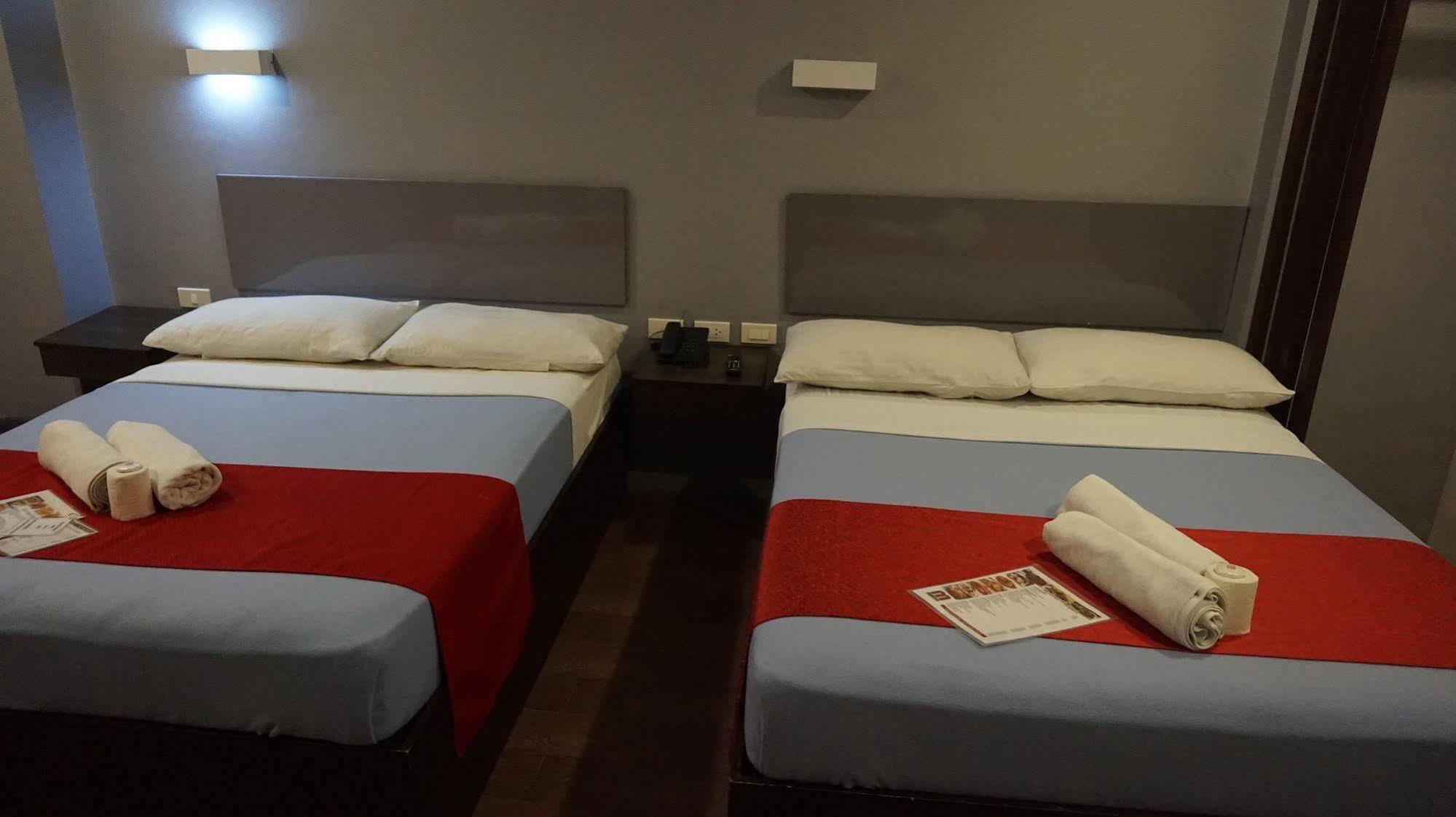 Oyo 637 Fox Hotel Quezon City Buitenkant foto