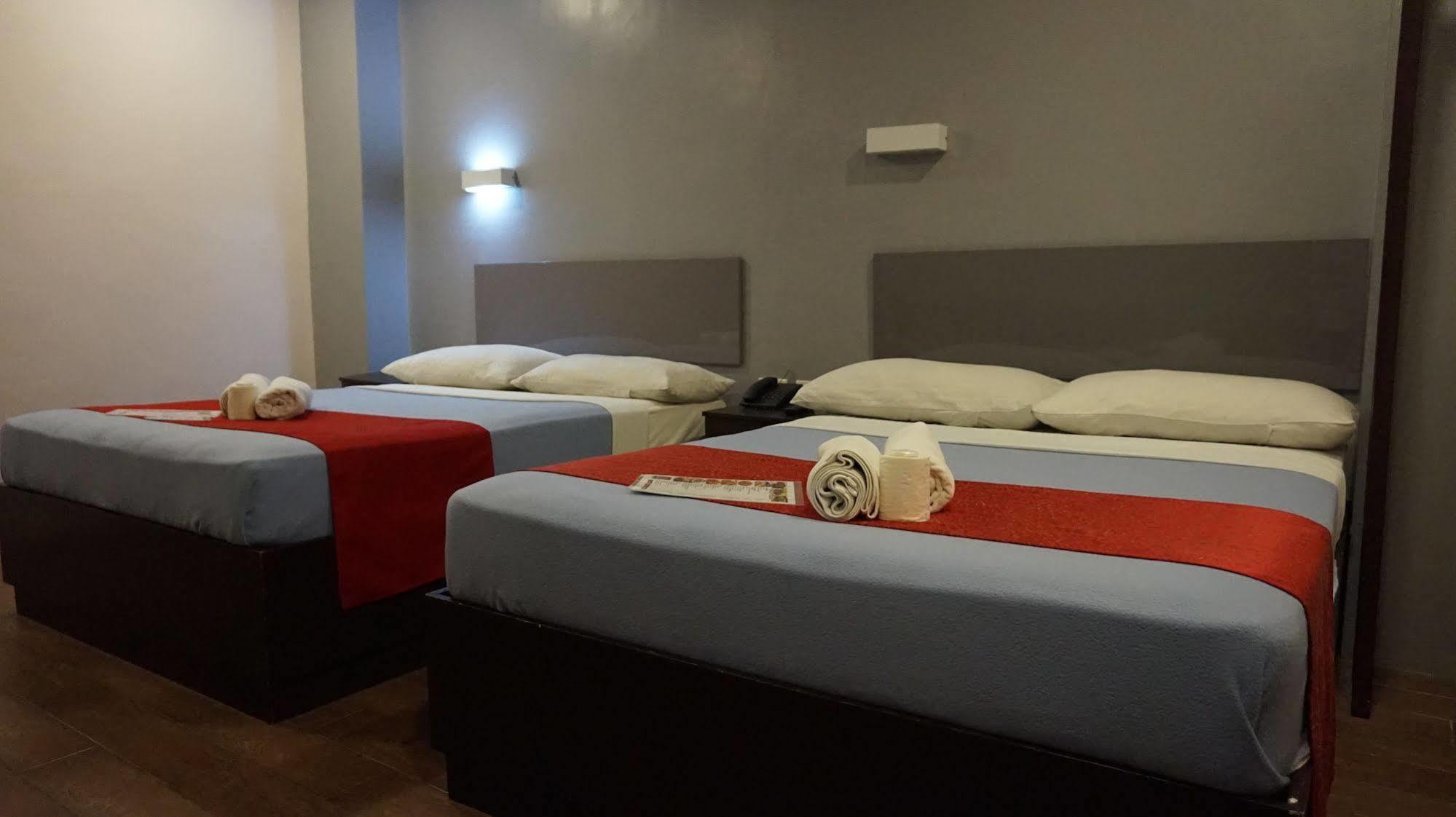 Oyo 637 Fox Hotel Quezon City Buitenkant foto
