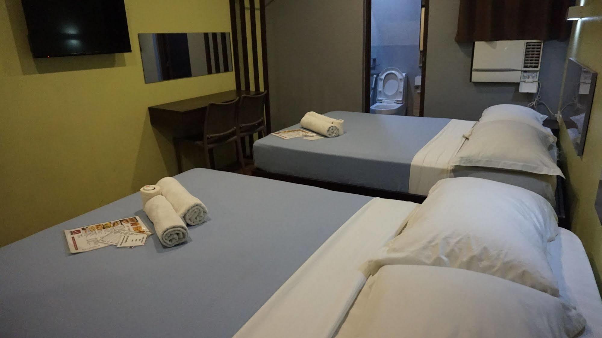 Oyo 637 Fox Hotel Quezon City Buitenkant foto