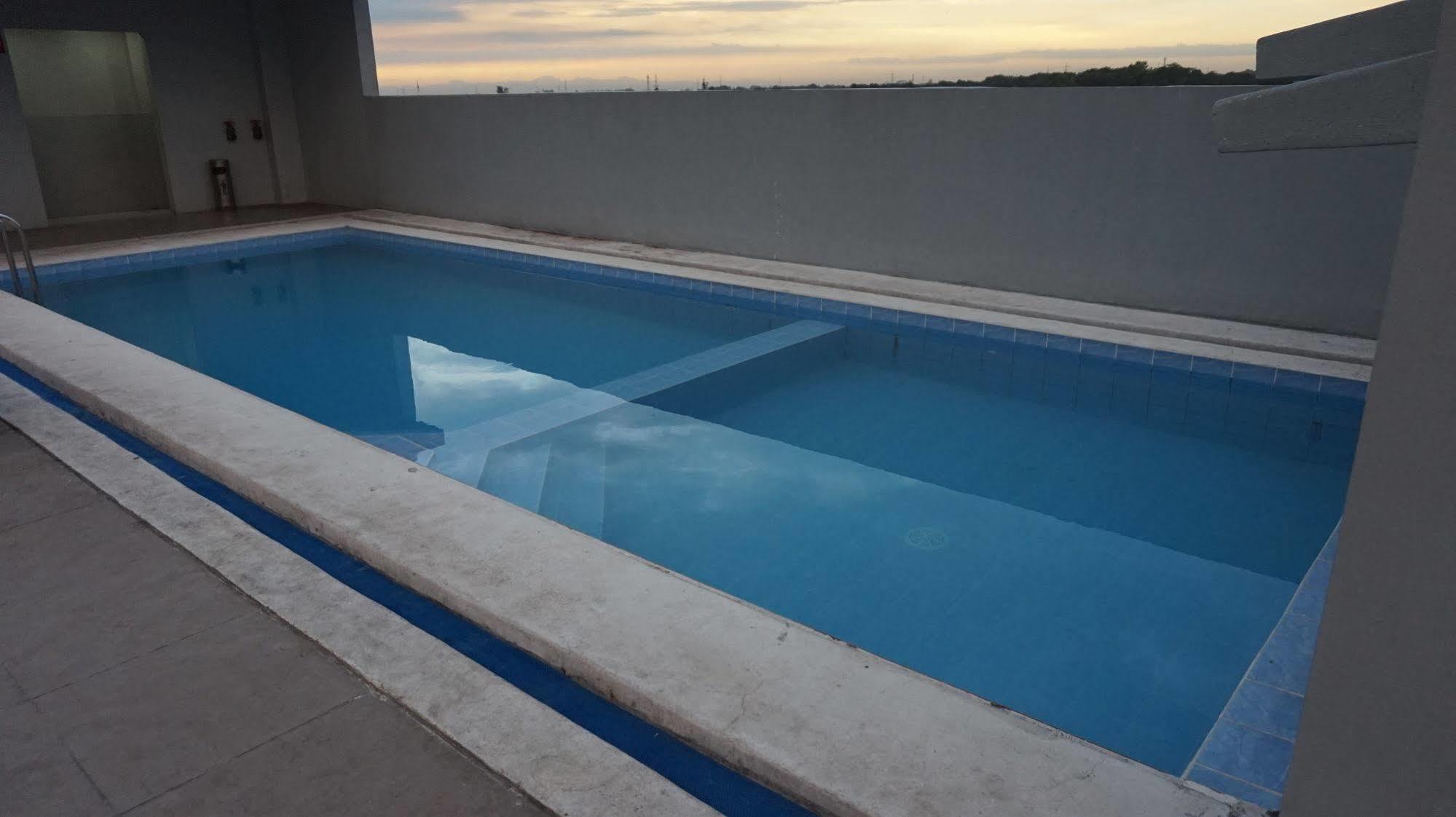 Oyo 637 Fox Hotel Quezon City Buitenkant foto